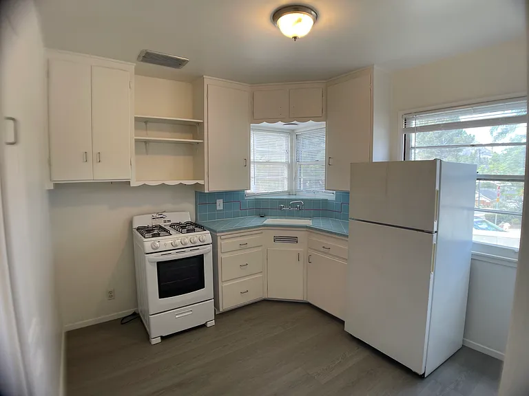 856 Chorro St — Photo 3