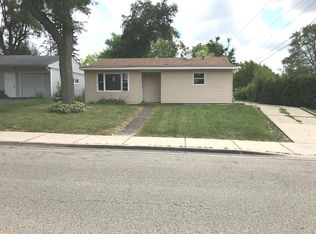 42 Robin Rd, Carpentersville, IL 60110