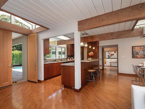 5th image of 753 Maplewood Pl