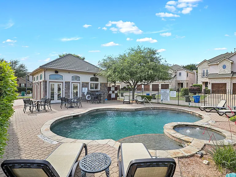 2561 Fountain Cv — Photo 18