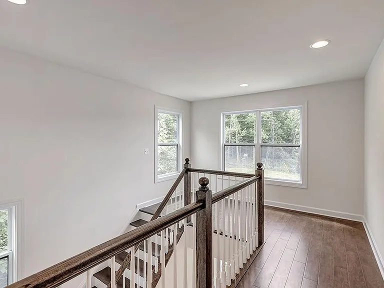 958 Belvedere Blvd — Photo 9