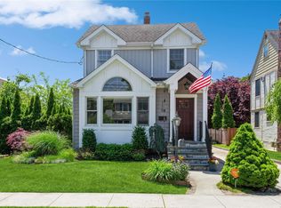 110 Pine St, Rockville Centre, NY 11570