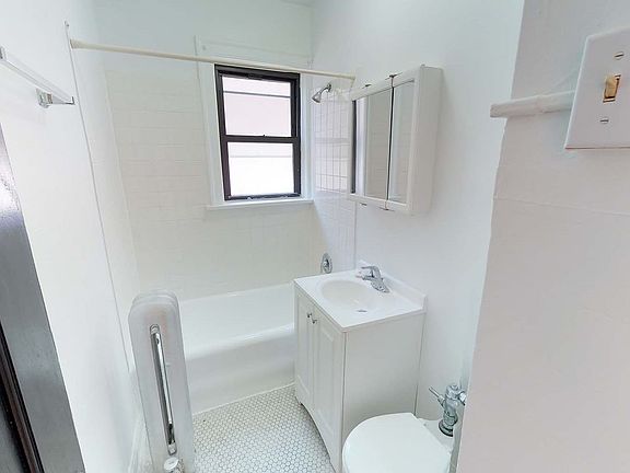4th image of 1440-1450 E 52nd St APT 23I