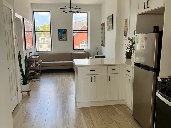 301 3rd St #3, Jersey City, NJ 07302