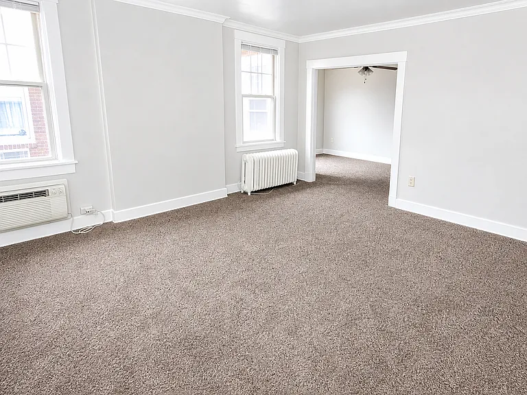 5621 Hobart St — Photo 2