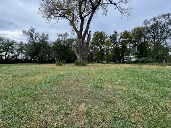 6634 Sherman St, Saint Joseph, MO 64504