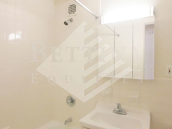 5th image of 105 Lexington Ave APT 2C