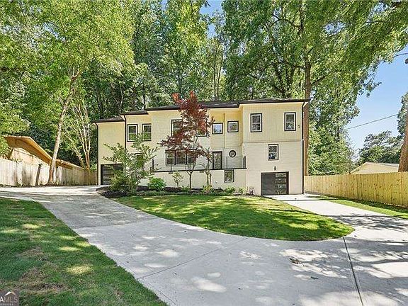 3rd image of 2423 Melinda Dr NE