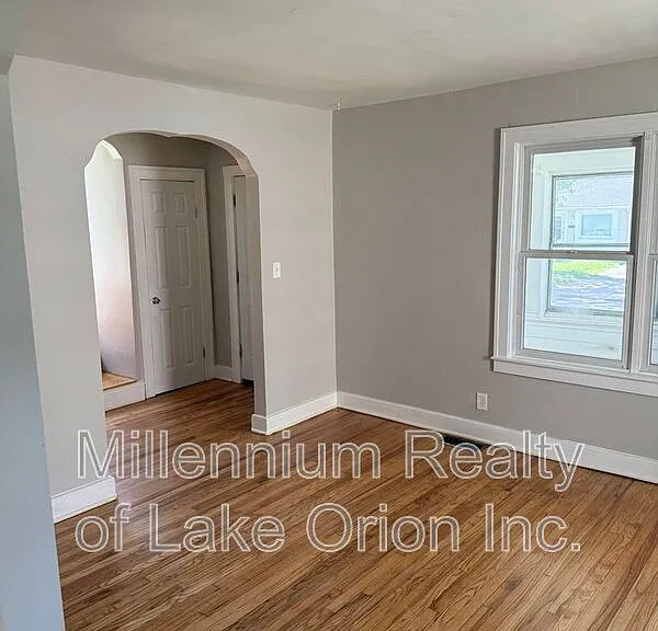 57 E Beverly Ave — Photo 4