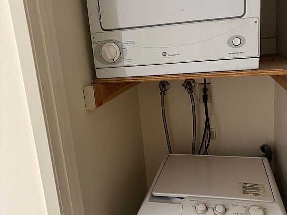 5th image of 621 Colby Cir APT 14