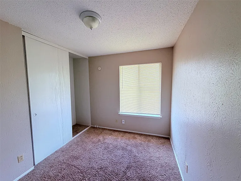 9611 Blue Creek Ln — Photo 31