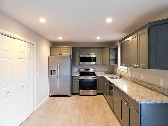 2nd image of 606 Longcastle Dr
