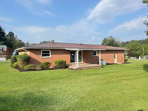 3rd image of 1613 Russell Ct