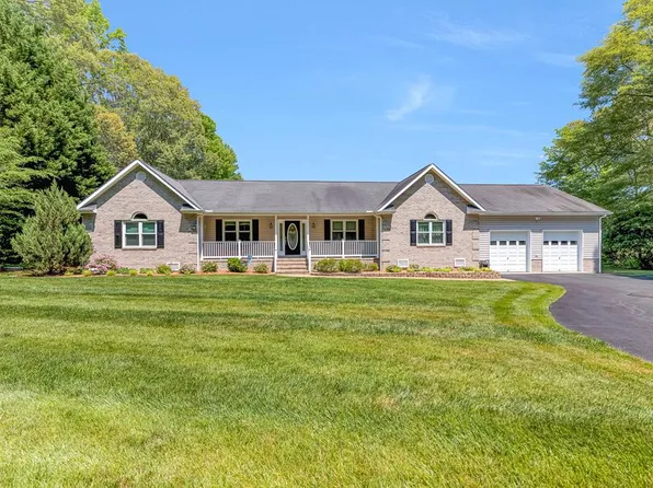 629 Wrights Cove Dr, Lottsburg, VA 22511