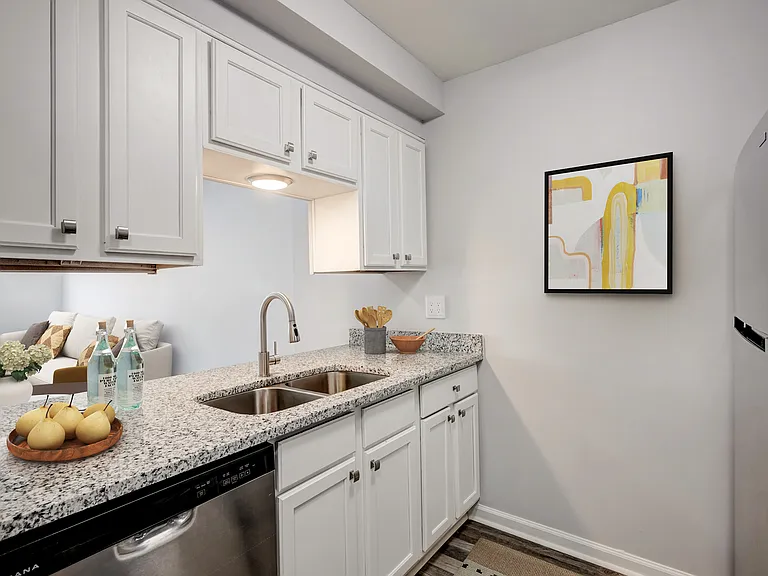Windsor Apartments — Photo 6
