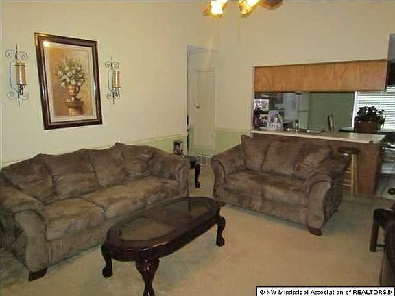 3rd image of 2857 Waverly Dr