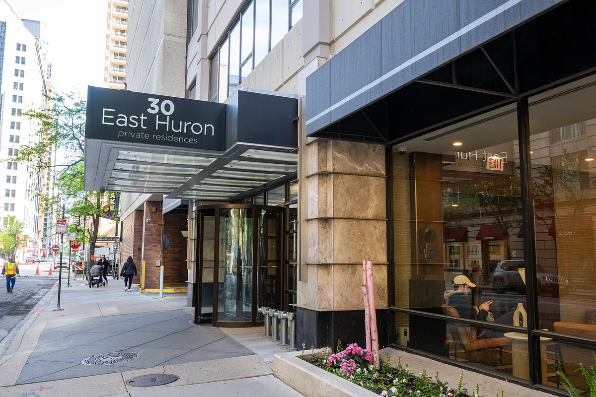 Building Photo - 30 E Huron St #2204