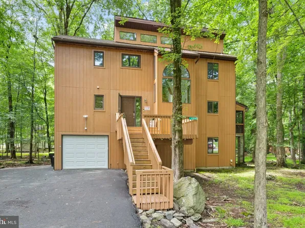 1118 Belaire Dr, East Stroudsburg, PA 18301