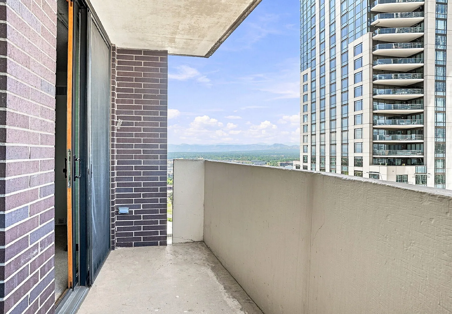 1 bed, 1.0 bath, 643 sqft, $1,396 — Photo 1