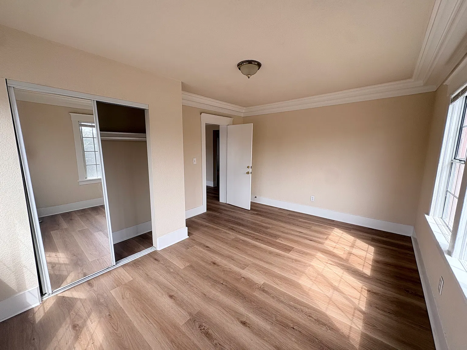 3 bed, 1000 sqft, $2,695 — Photo 4