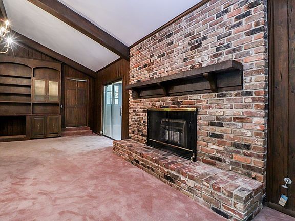 3rd image of 232 Saint Andrews Cir