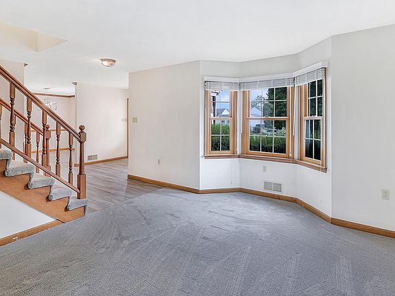 3rd image of 12 Victoria Way