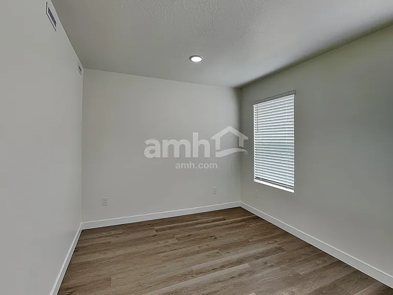 1232 W Mahogany St — Photo 15