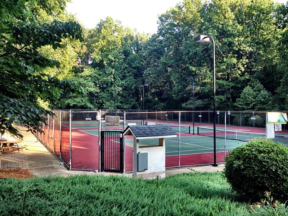 4 Courts with Lights