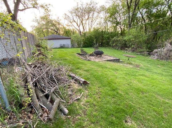 420 Channel Dr, Island Lake, IL 60042