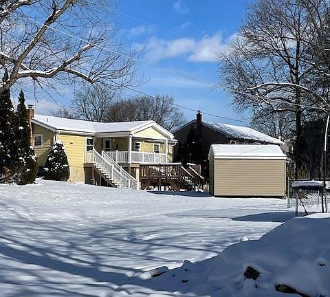 5th image of 28 W Wilson Ave