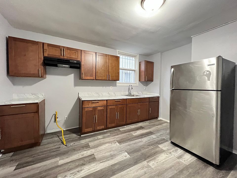 1st image of 28 Baldwin Ave Floor 2