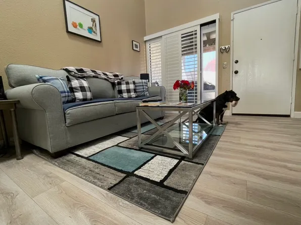18006 River Cir APT 8, Santa Clarita, CA 91387