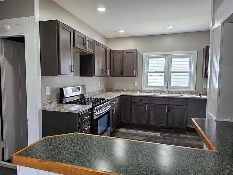 23 Avenue B — Photo 8