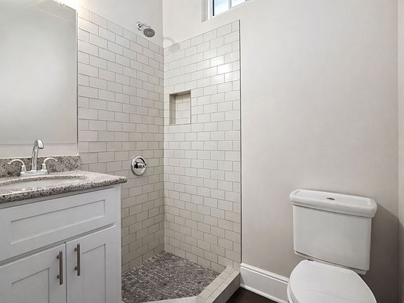 5th image of 2618 Josephine St