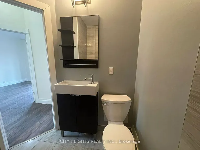 1561 Hurontario St — Photo 15