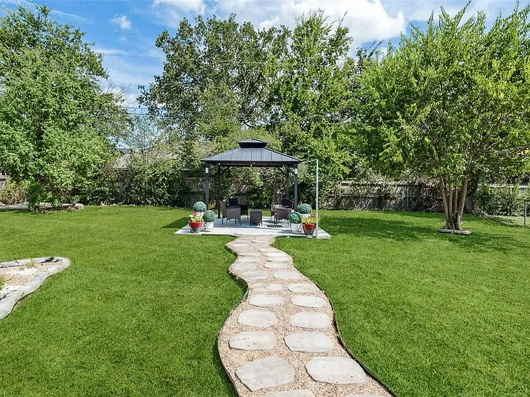 1004 Dominik Dr — Photo 27