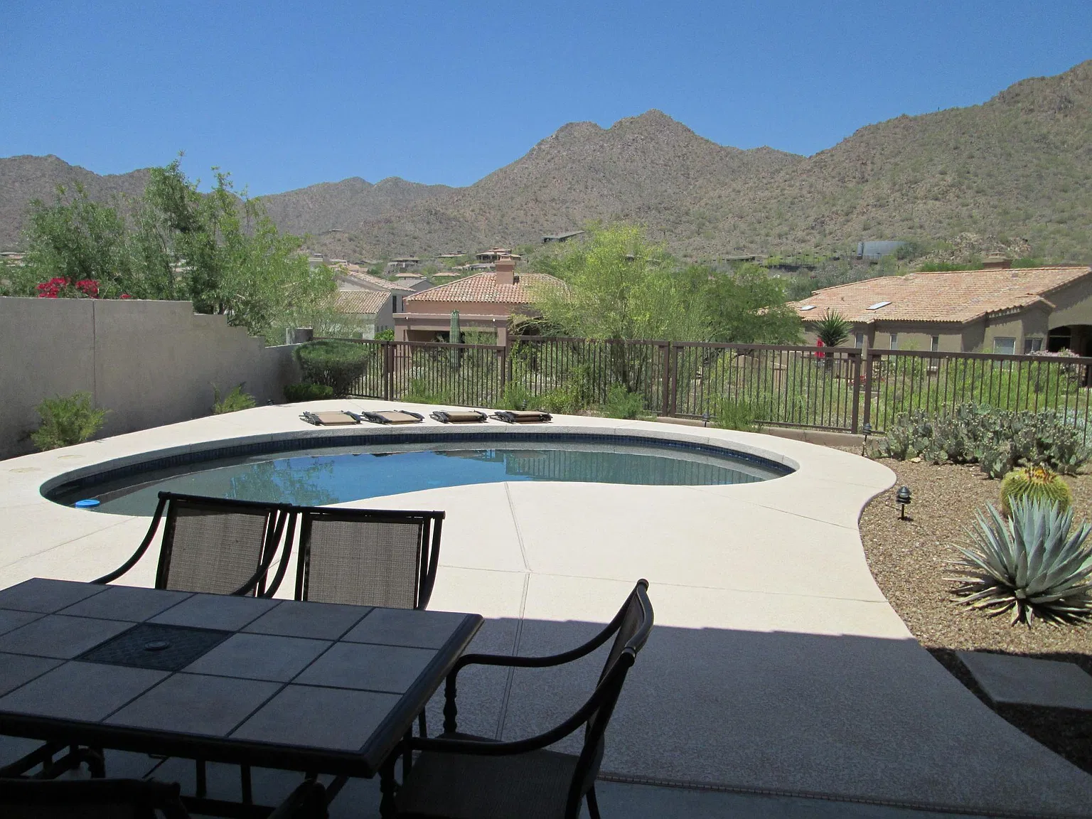 3 bed, 2026 sqft, $3,900 — Photo 3