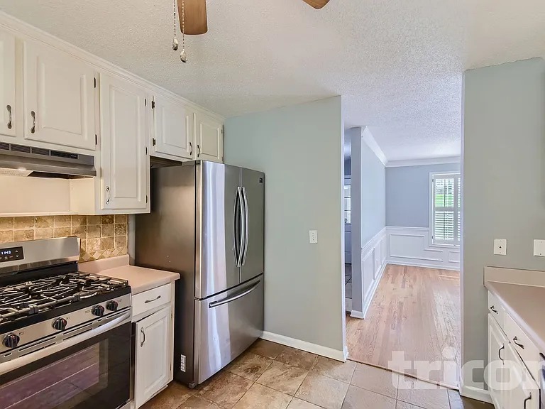390 River Point Dr — Photo 7