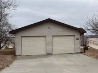 236 Bowen Ave, Malmo, NE 68040