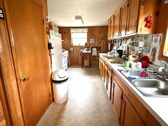 5th image of 37 Spruce St