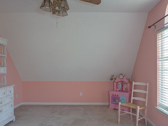 4th image of 9213 Cobblestone Hill Dr