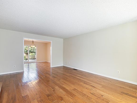 2nd image of 2183 Warwick Drive