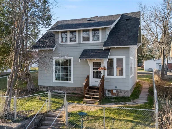 604 3rd St NW, Chisholm, MN 55719