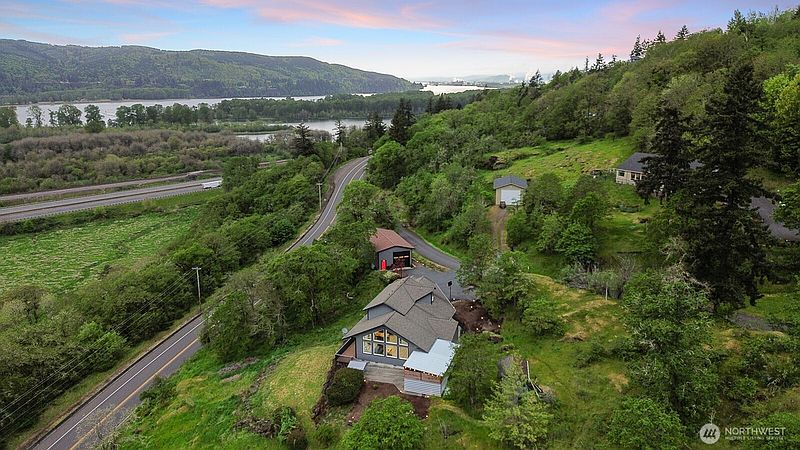 4th image of 72 Bluff Road