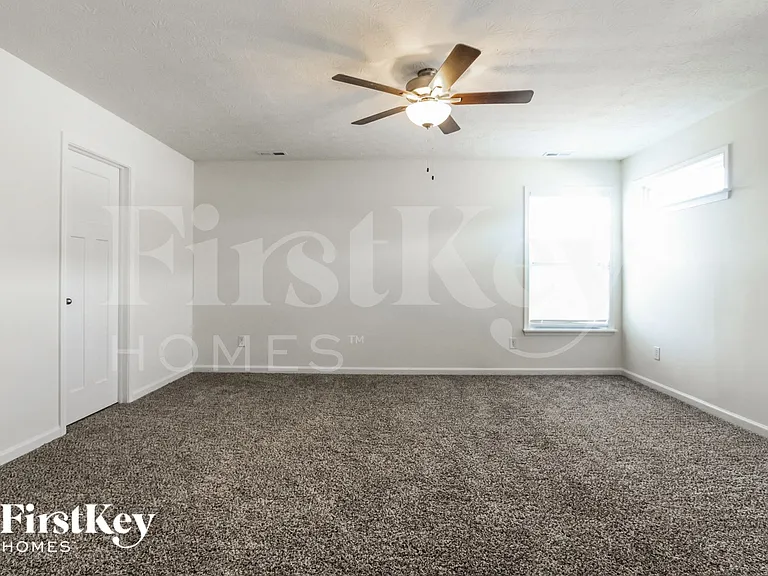 7240 Lockford Walk N — Photo 7