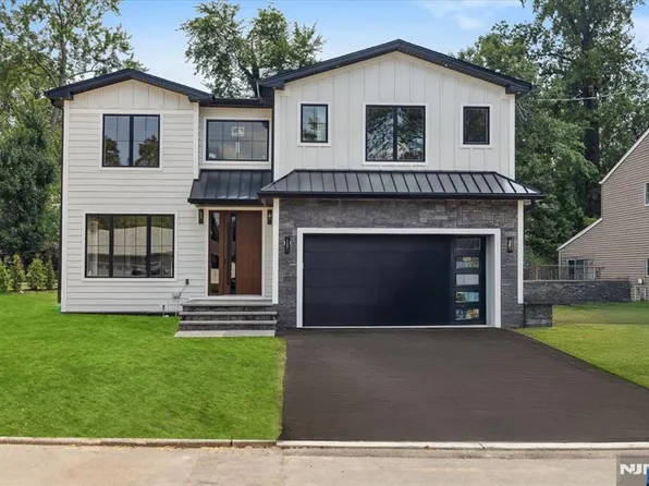 993 Adams Pl, Township Of Washington, NJ 07676