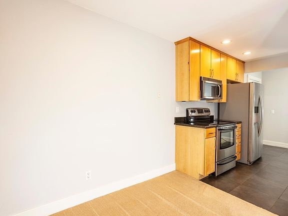 2nd image of 836 W Pennsylvania Ave APT 208