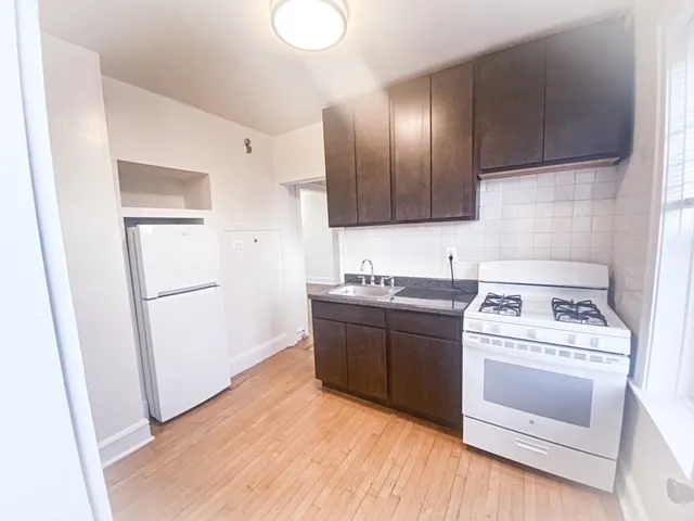 Building Photo - 3822 N Janssen Ave #3E