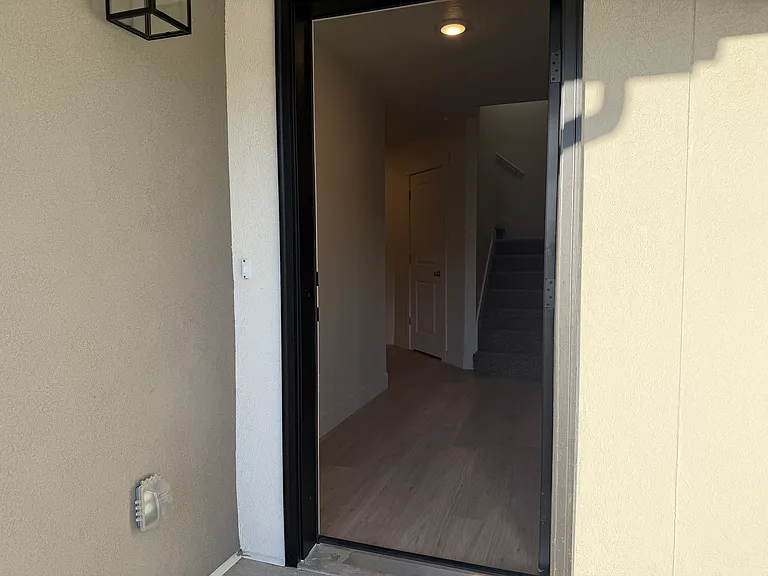 4013 S Woodland Ave — Photo 2