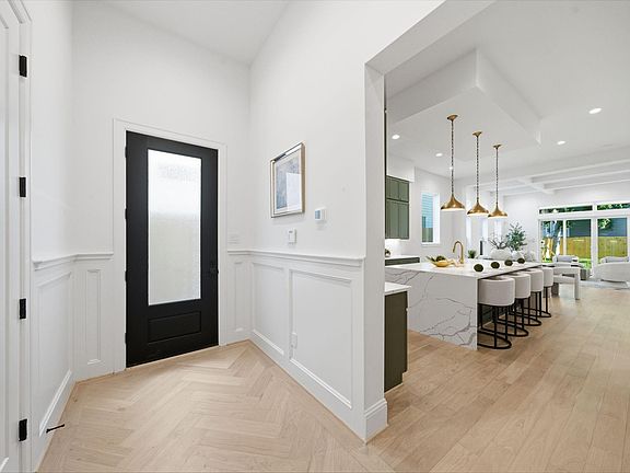 4th image of 609 W 27th St